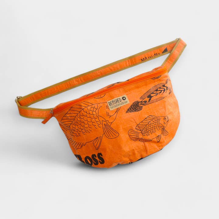 REFISHED fair fashion – wholesale Belt bag – Women’s – BUM BAG XL | Upcycled fanny pack in orange2