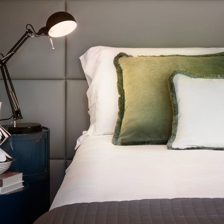 Lo Decor - Vente Coussin décoratif - Oreillers en velours HAPPY PILLOW avec une bordure de couleur contrastante