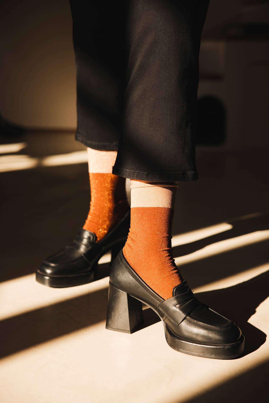 Atelier St Eustache - Vendita all'ingrosso Calzini - Donna - BOOGIE-WOOGIE MARRONE • Calzini con paillettes donna feste2