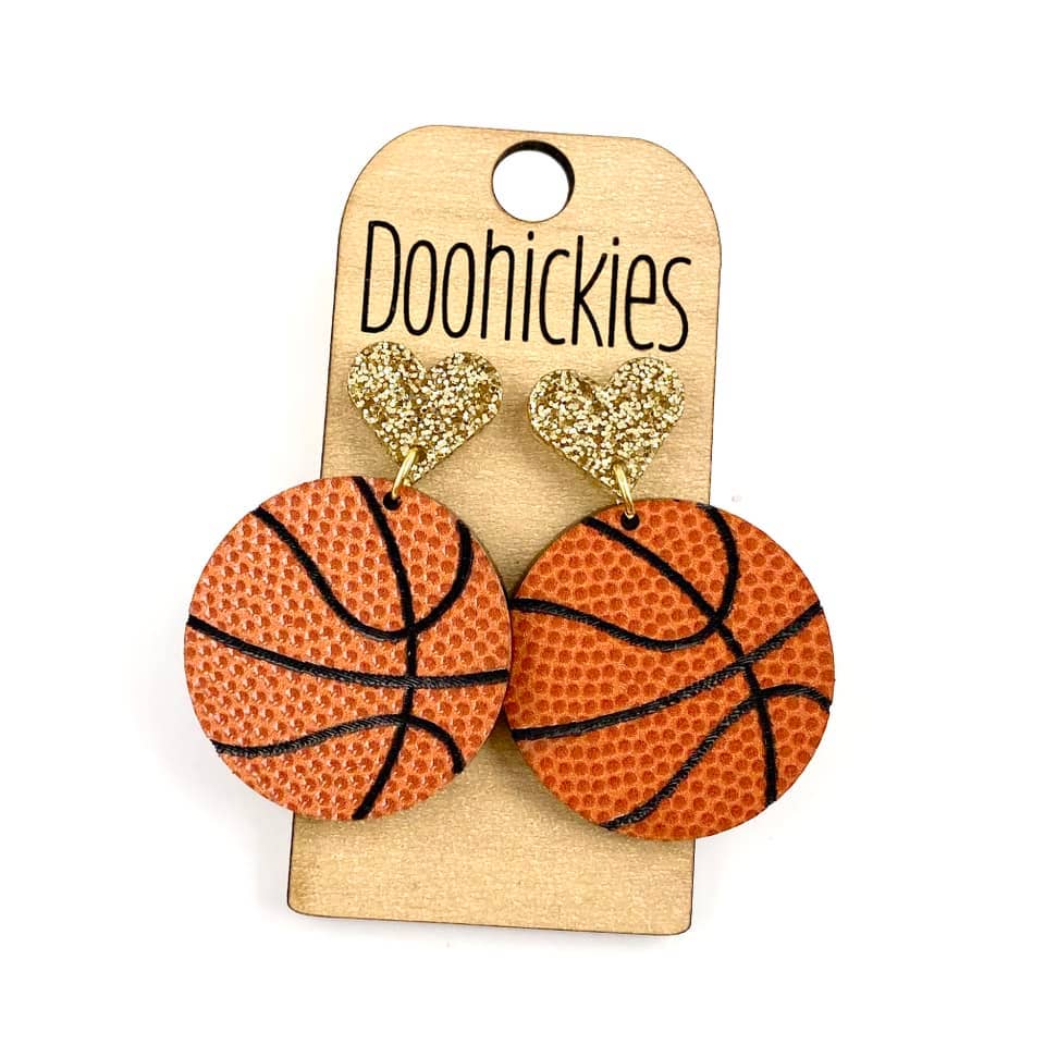 Doohickies - Vente Boucles d'oreilles pendantes - Pendentifs de basket-ball en forme de cœur personnalisés de 2 pouces - Boucles d'oreilles de sport6