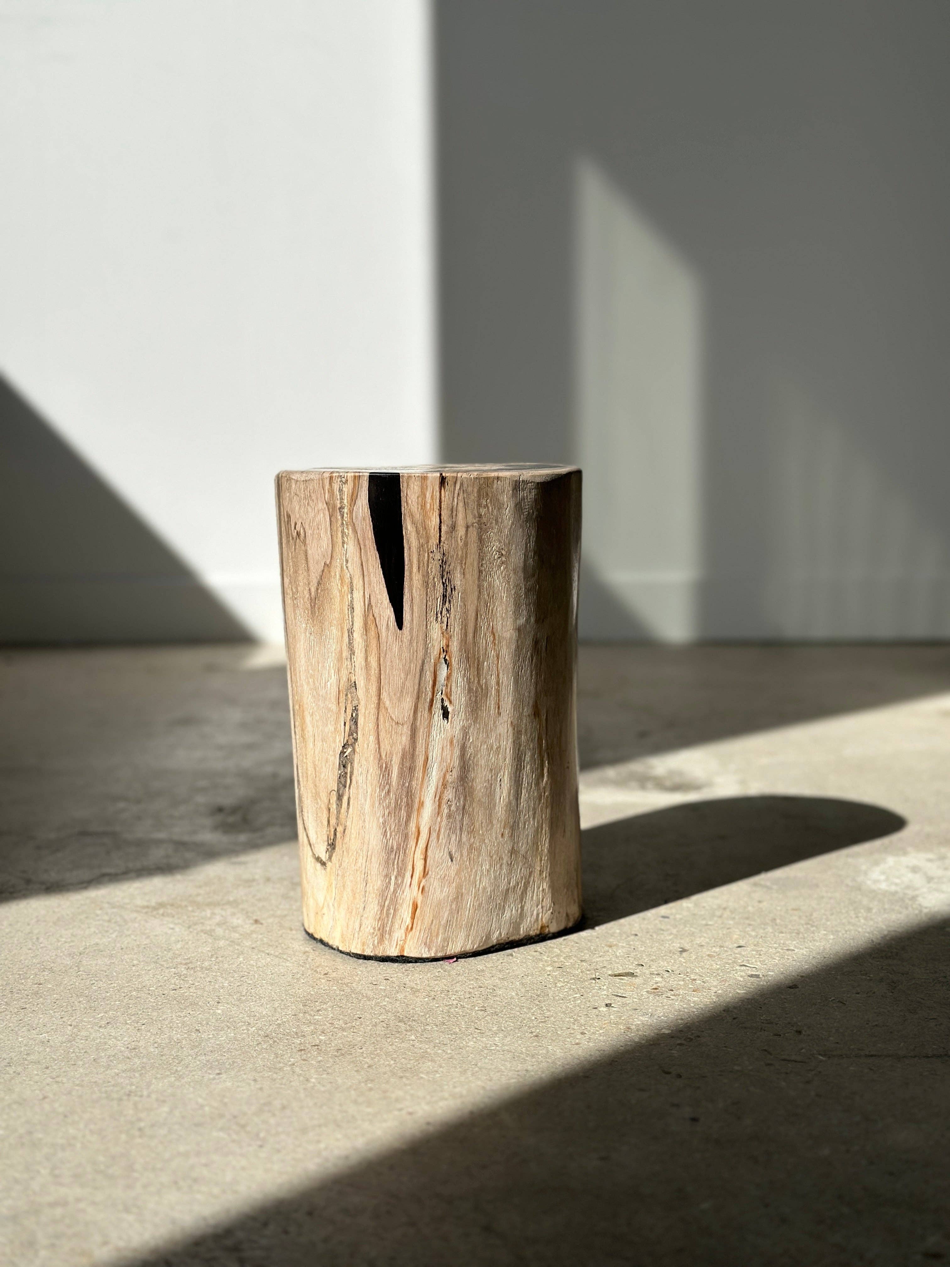 Office Objets - Wholesale Side Table - White petrified wood side table with black spots H:27.5 D:187