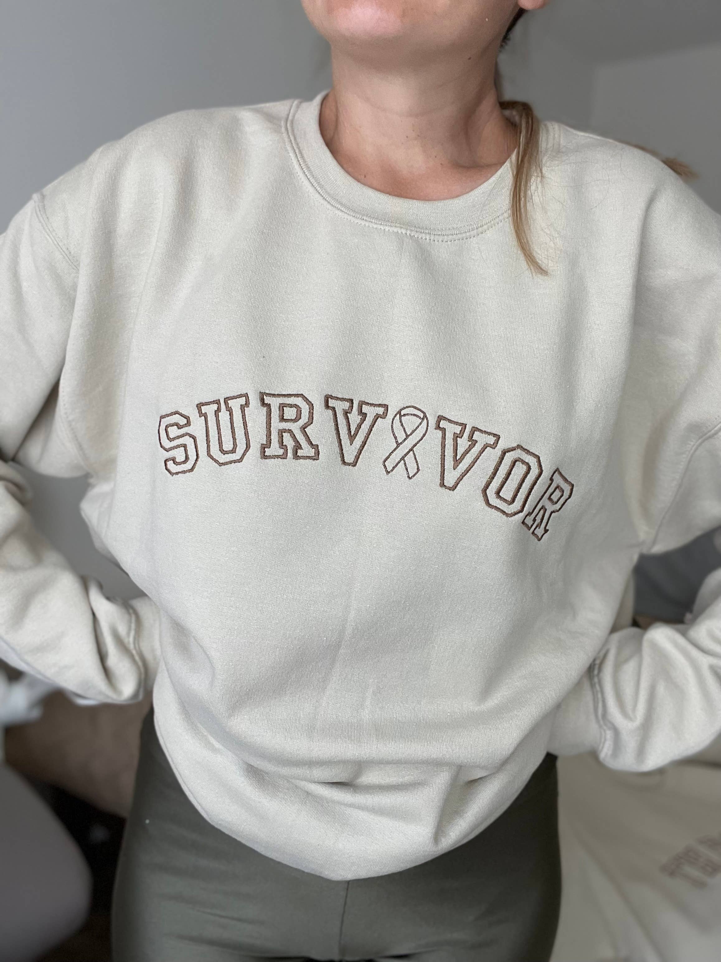 Buleana Boutique and Textiles LLC - Vente Sweat-shirt – unisexe - Sweatshirts unisex minimalistes à col camionneur personnalisés brodés3