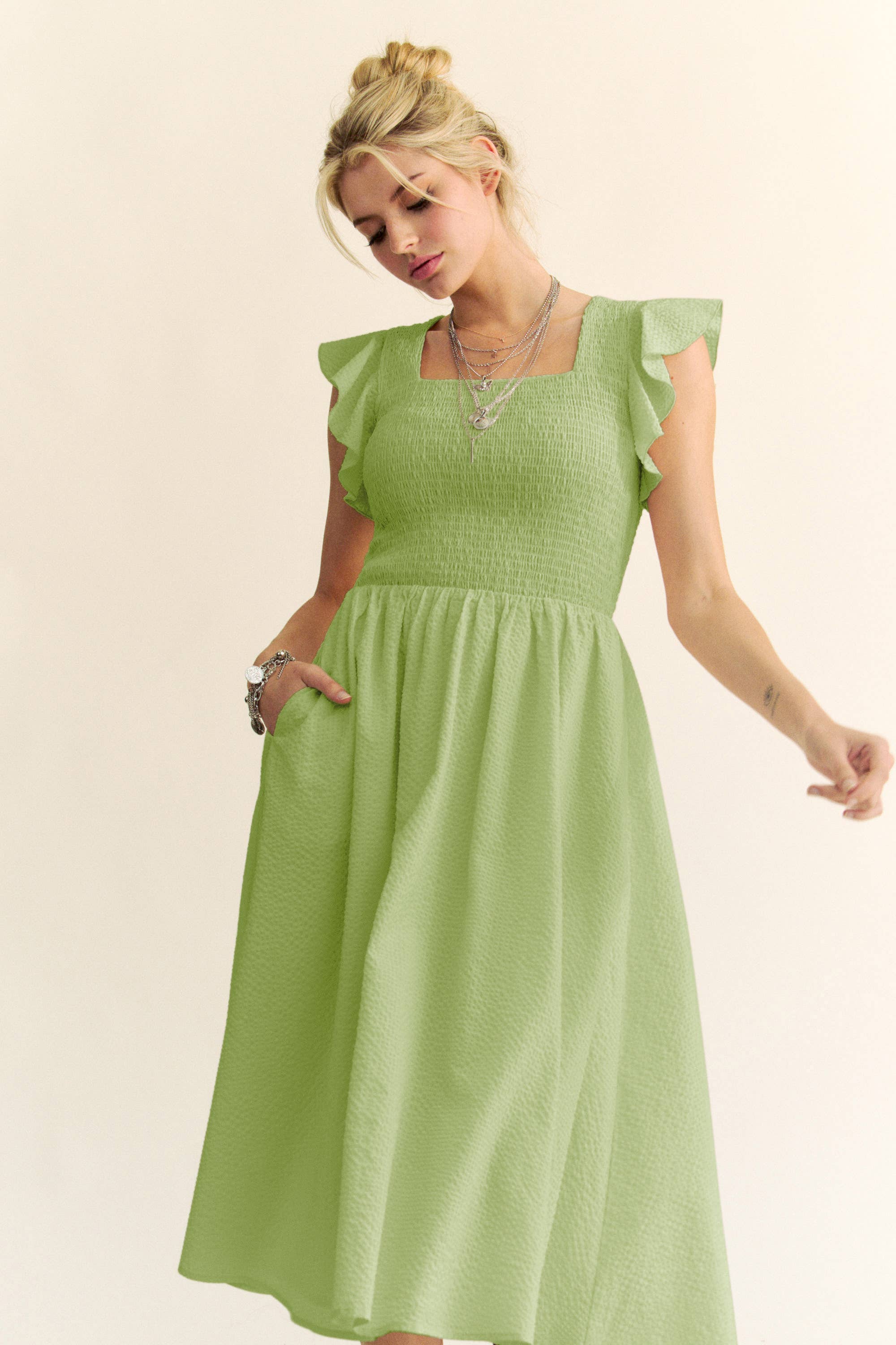 Davi & Dani – wholesale Klänning - Dam – TEXTURERAD VOLANGÄRMAD SMOCKAD MIDIKLÄNNING16