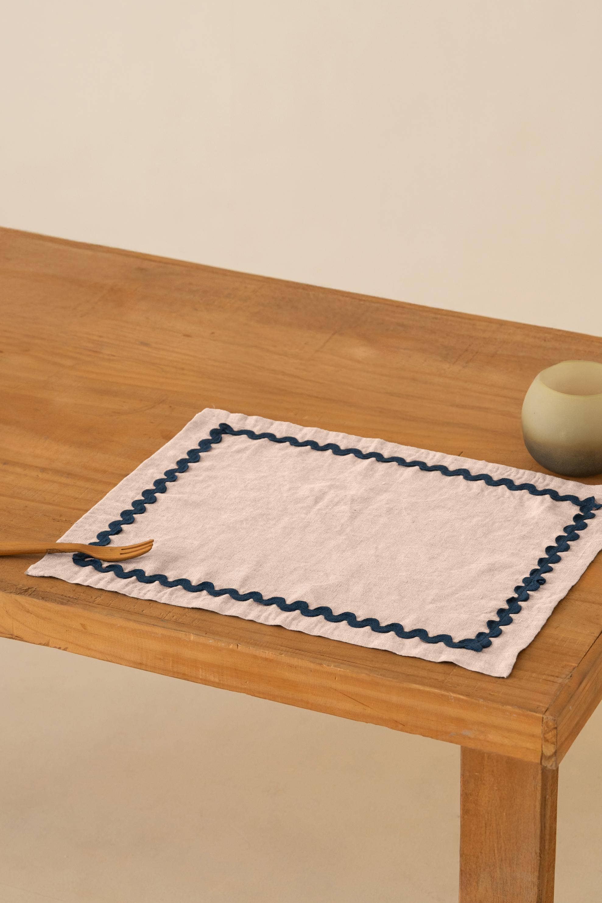 Live Linen – wholesale Placemat – Blue Lace Linen Placemat – Elegant Dining3