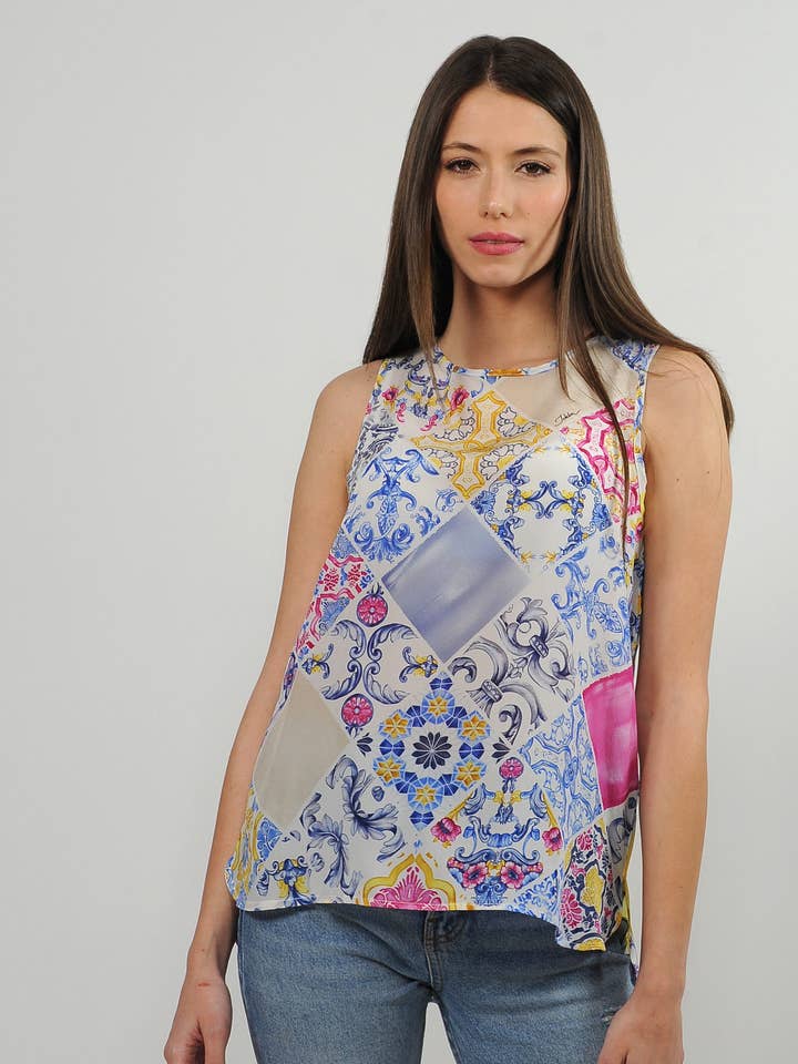 Débardeur asymétrique en crêpe de Chine de soie avec fentes pour la vente par IDDA