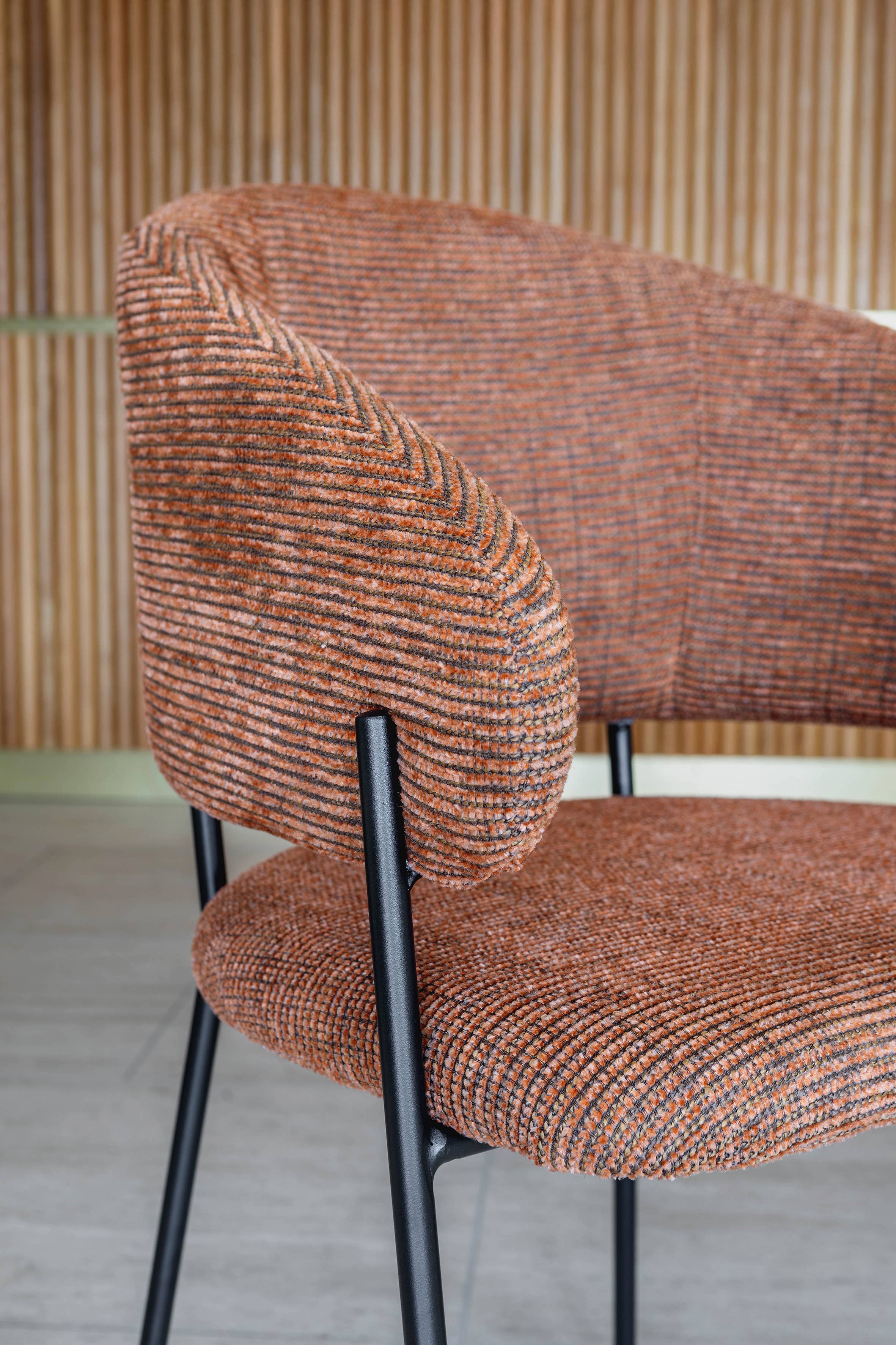 Now's Home - Wholesale Stoel - SET VAN 2 TAFELSTOELEN TWEED BAKSTEEN METALEN POTEN ZWART EROS3