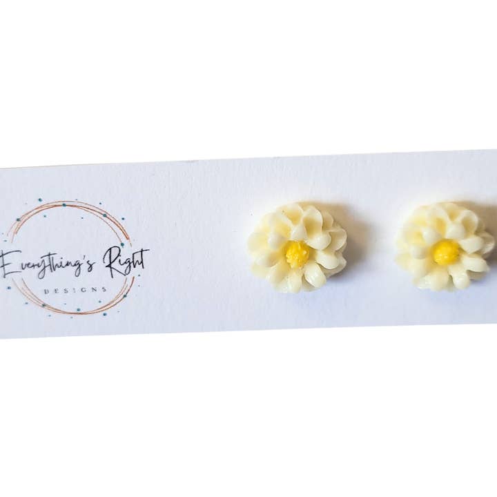 Boucles d'oreilles à tige en forme de fleurs blanches pour l'été, boucles d'oreilles à usage quotidien pour la vente par Everything's Right Designs