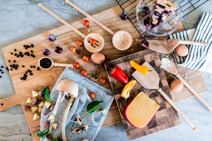 Azizi Life - Wholesale Serving Utensil - Hand Carved Wooden Spoon- Faye Pie Server2