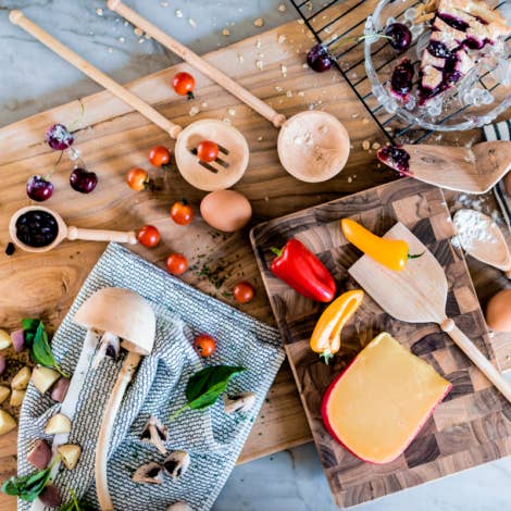 Azizi Life - Wholesale Serving Utensil - Hand Carved Wooden Spoon- Faye Pie Server2