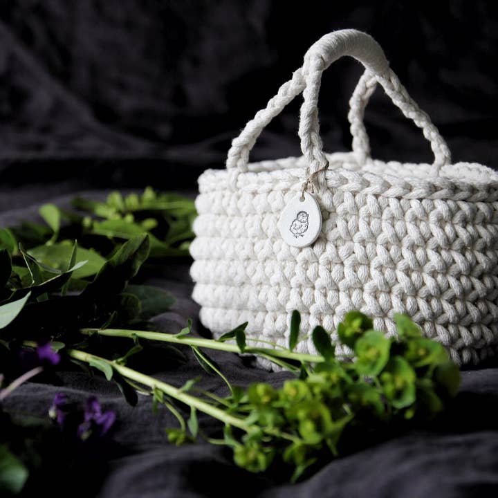 Zuri House - Wholesale Decorative tabletop object - Easter SET: 5 easter baskets and 10 egg cups 1