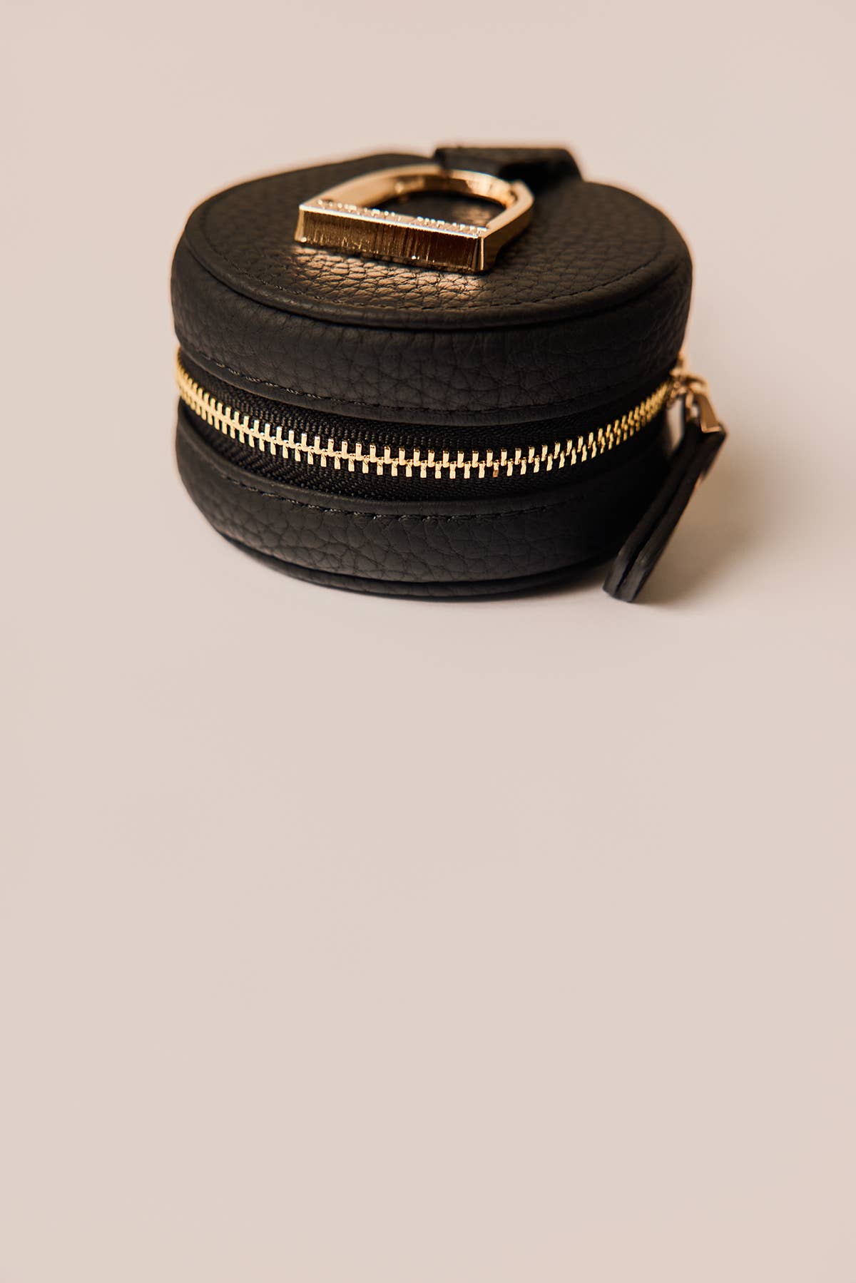 Oakbark & Chrome - Wholesale Keychain - Women's - Stirrup Accessory Keeper in Black1