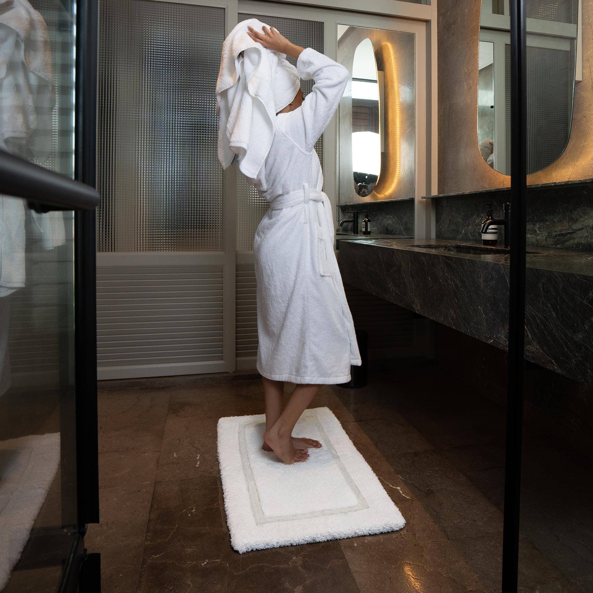 Italic - Wholesale Bath Mat - Ultraplush Skid-Resistant Bath Mat3