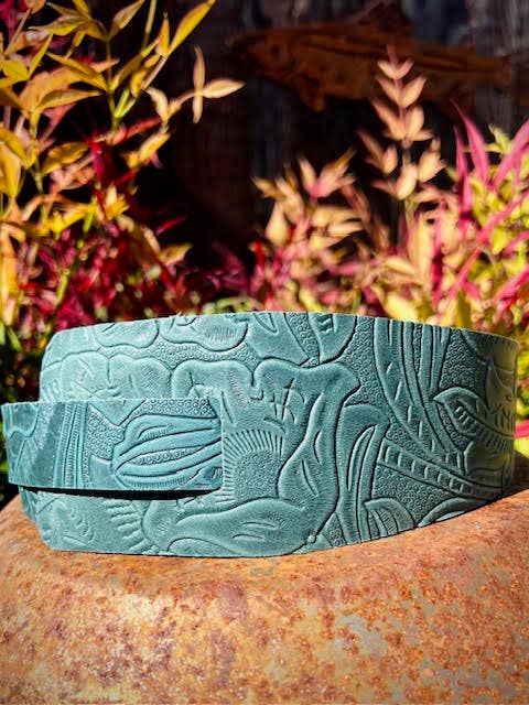 Ceinture en cuir à nouer pour la vente par Rural Roots