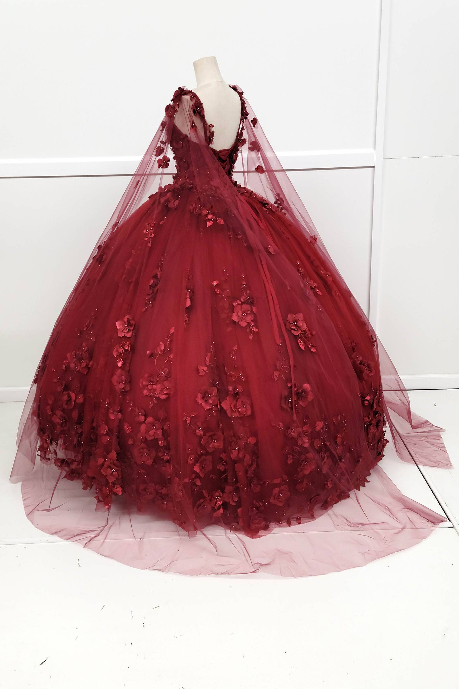 Chicas – Vestido comprido - Mulher por atacado – Vestido de Quinceanera com Flores e Capa com Abertura CHF301810