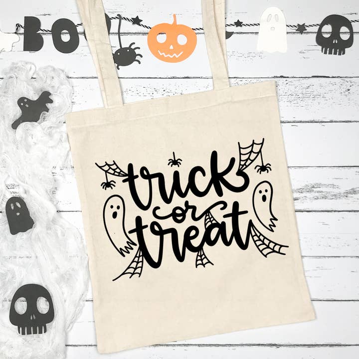 Sac fourre-tout Trick or Treat Ghosts & Spiders pour la vente par AGS Creations