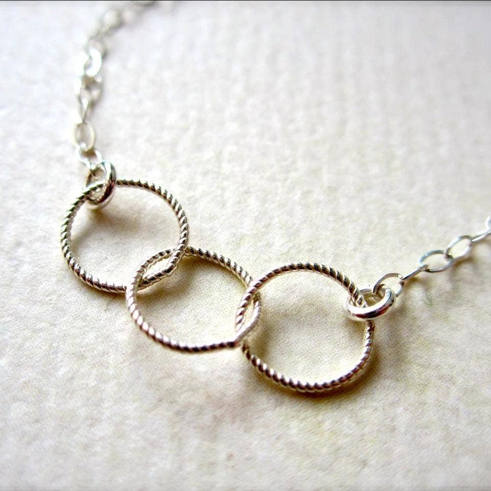 Foamy Wader – Engroshandel Halskæde med vedhæng – Trio halskæde - delikat forbundet tre cirkel søster halskæde5