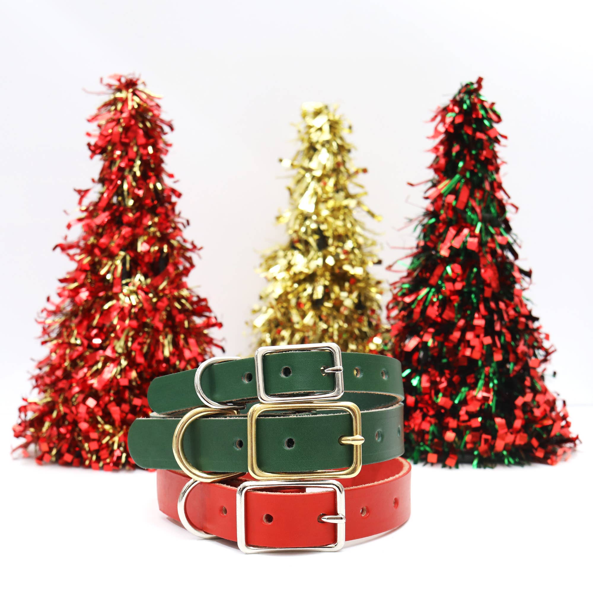 Mimi Green – Engroshandel Halsbånd - Hund – Julelæderhalsbånd til hund | Rød og grøn | Bæltespænde2