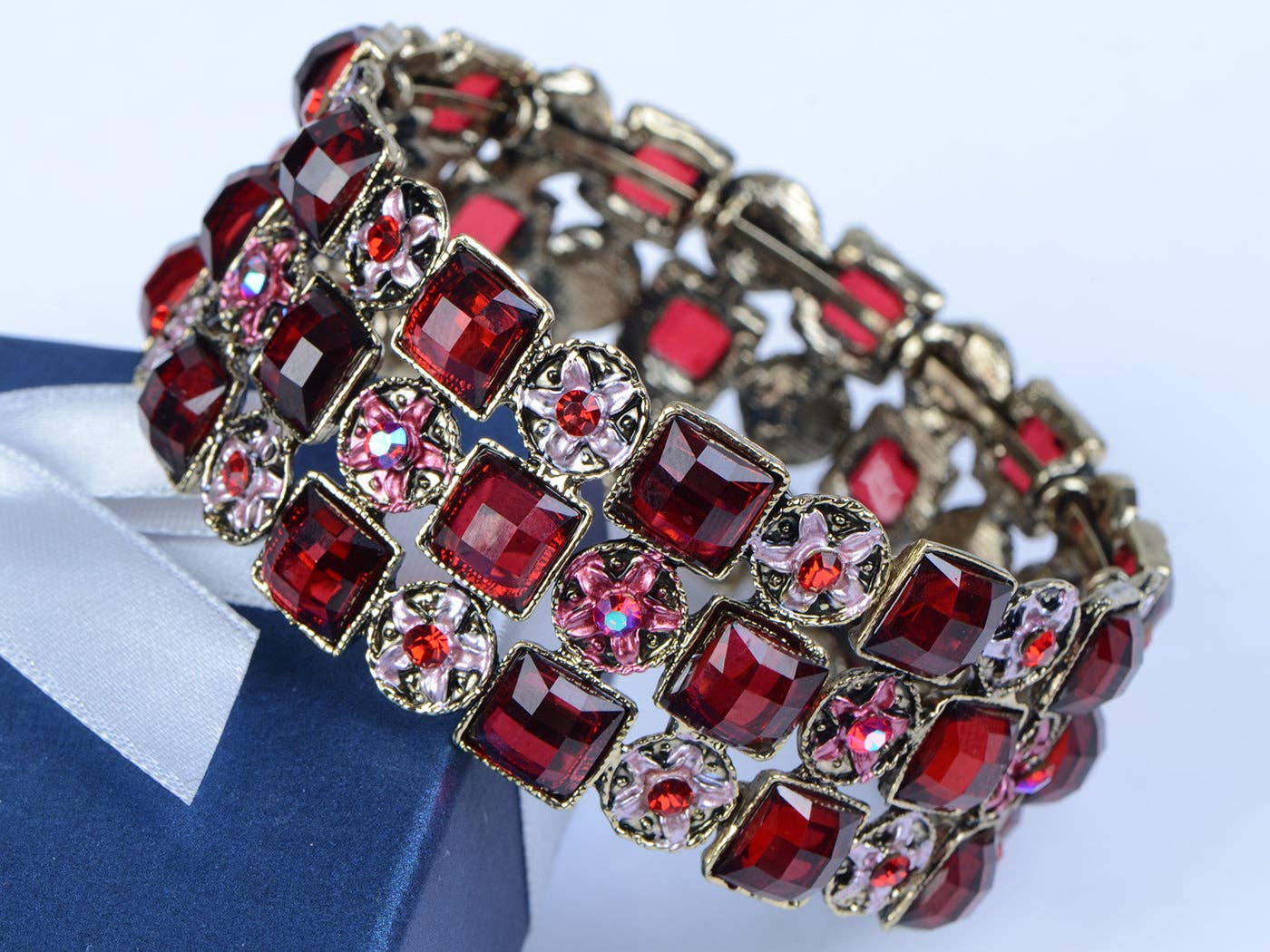 AK Brand – Engroshandel Manchetarmbånd – Messing Antik Rubinrød Diamantformet Filigran Armbånd6