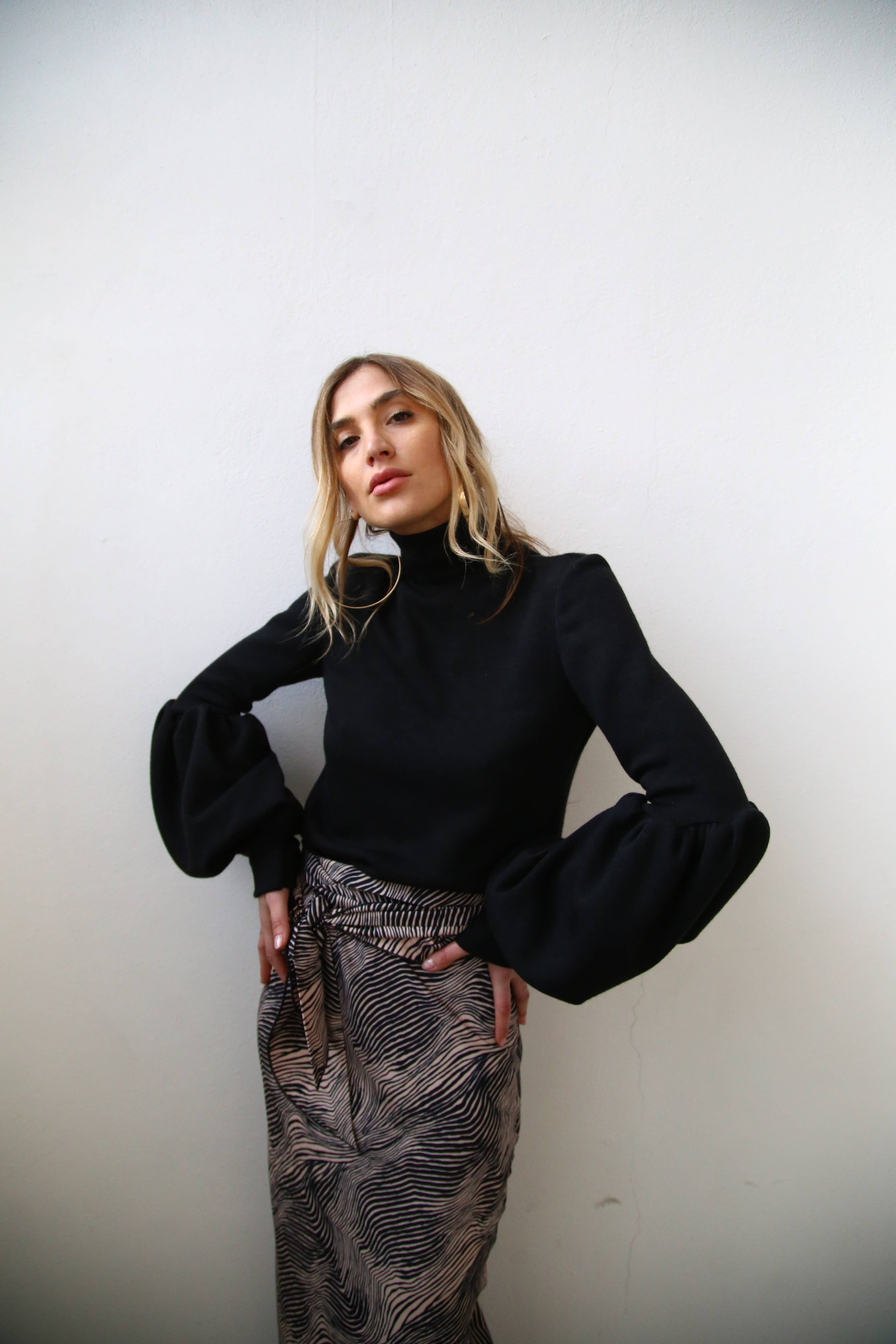 NEGRO CARACAS TURTLENECK SLEEVE BALLON BLACK for wholesale on Faire2