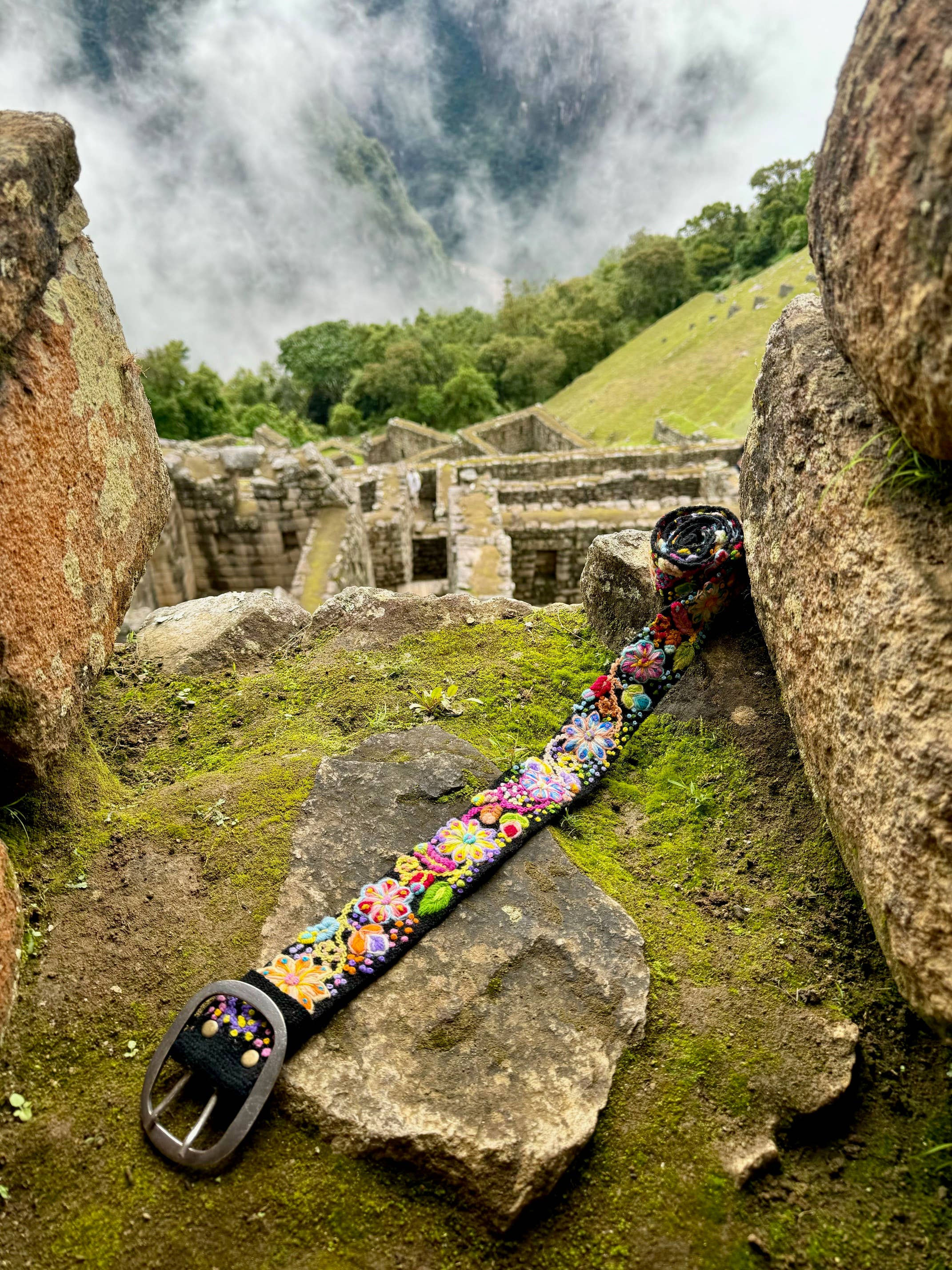 Madeline Parks® – Cinto - Mulher por atacado – Cinto bordado à mão floral preto1