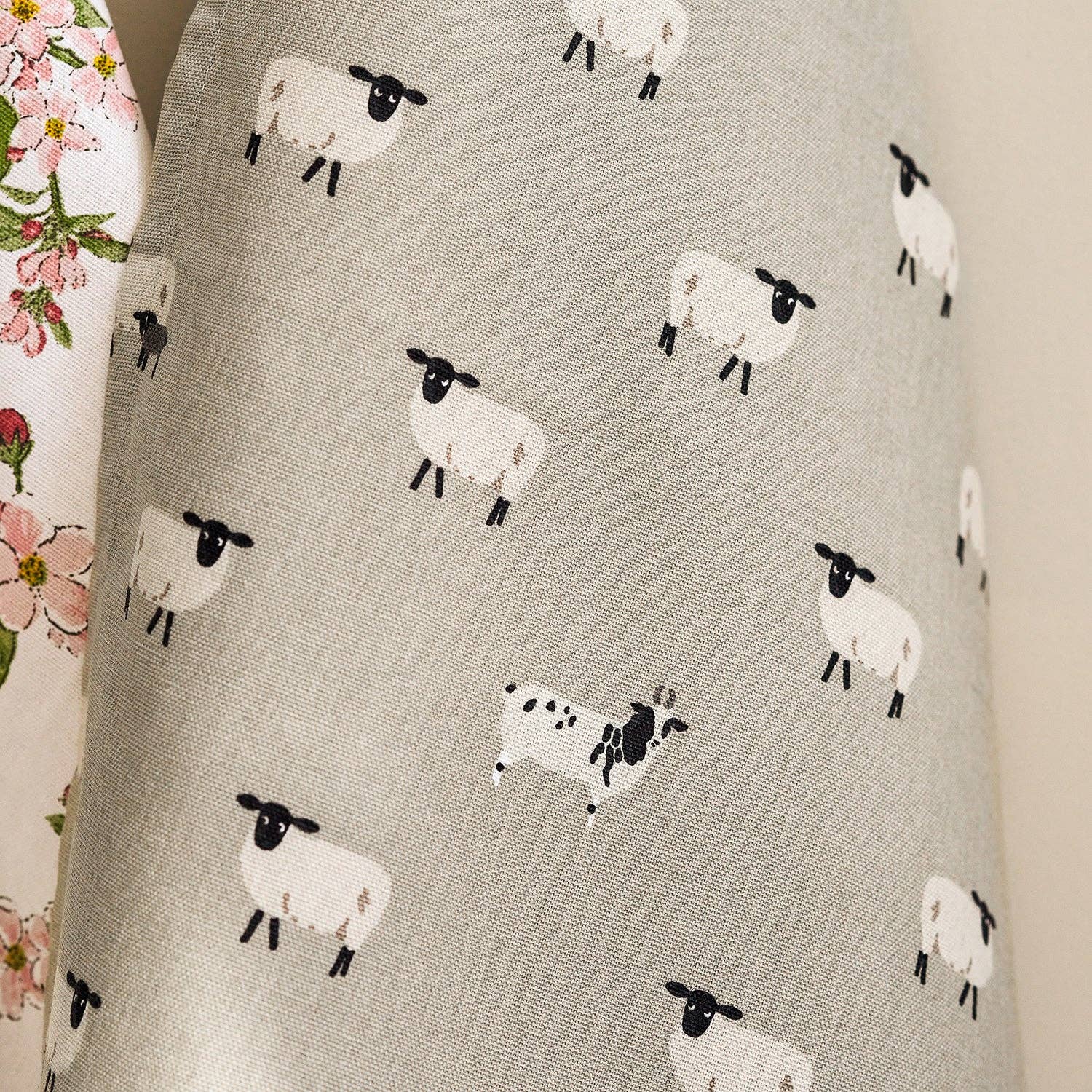 Sophie Allport – wholesale Tea towel – Sheep Tea Towel1