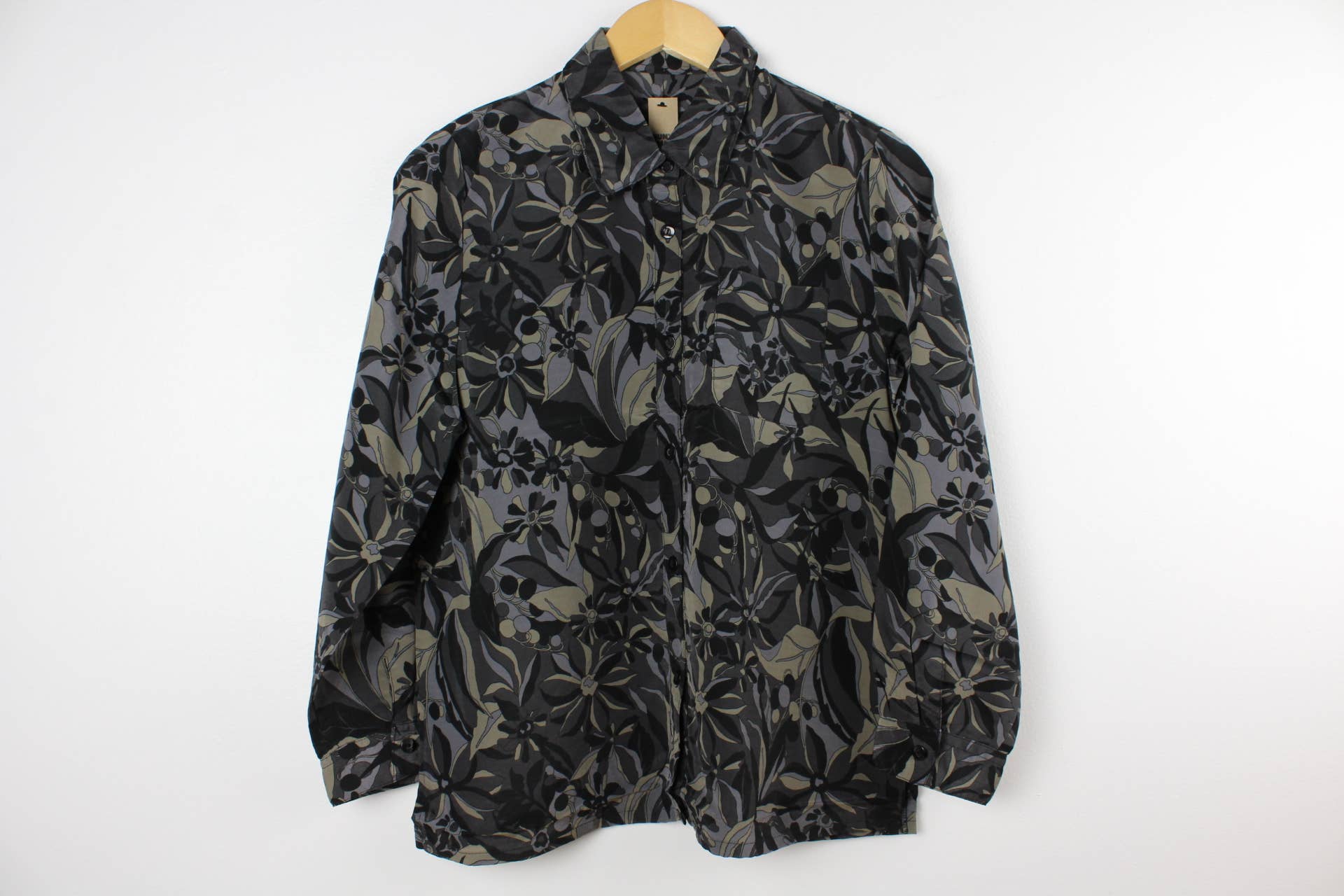 Sun's Out! - Vendita all'ingrosso Camicetta - Donna - Blusa a maniche lunghe con bottoni di seconda mano - Originale17