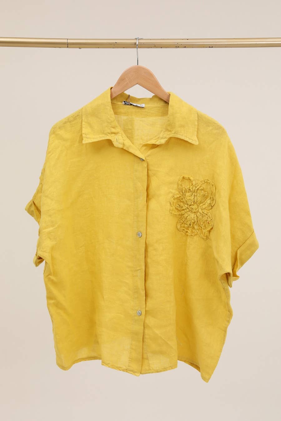 LÉA & LUC - Vente Chemise – femme - Chemise avec une fleur en 100% Lin REF. 203410