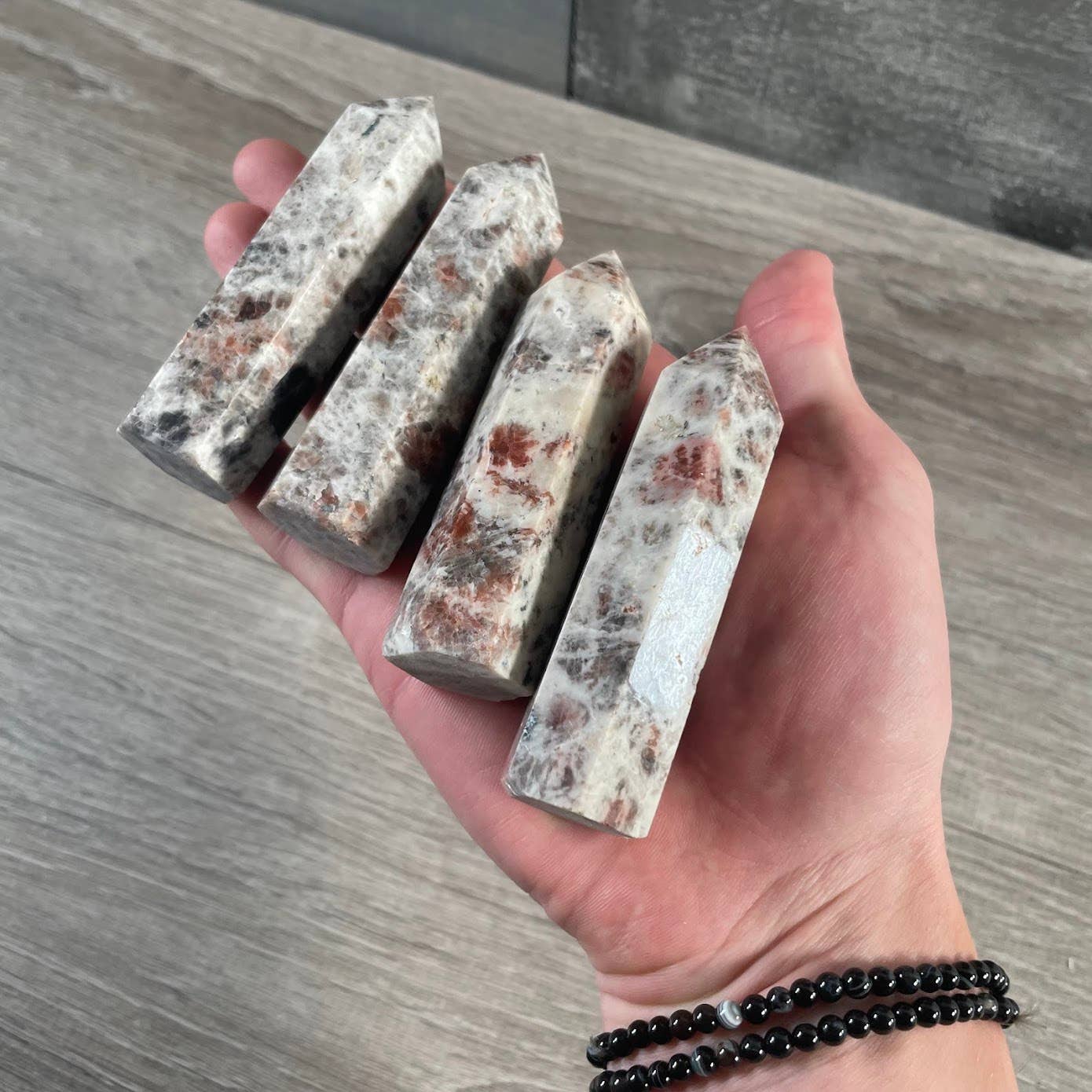 Keystone Crystals – wholesale Andlig sten/kristall – Gemstenskristall Obelisker 85–113 g | Grossist Kristalltorn Presentbutik45