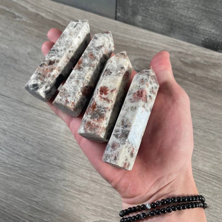 Keystone Crystals – wholesale Andlig sten/kristall – Gemstenskristall Obelisker 85–113 g | Grossist Kristalltorn Presentbutik45