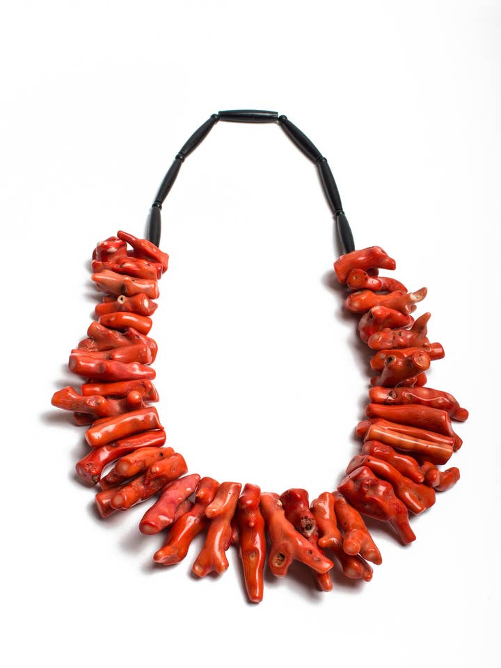 Handgefertigte Halskette aus Bambuskoralle, Satin-Onyx und Knochen für den Großhandel von MAISON ATLAS