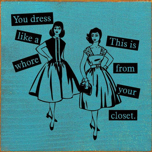 SAWDUST CITY – wholesale Skylt – Du klär dig som en hora, det här är från din garderob väggskylt4