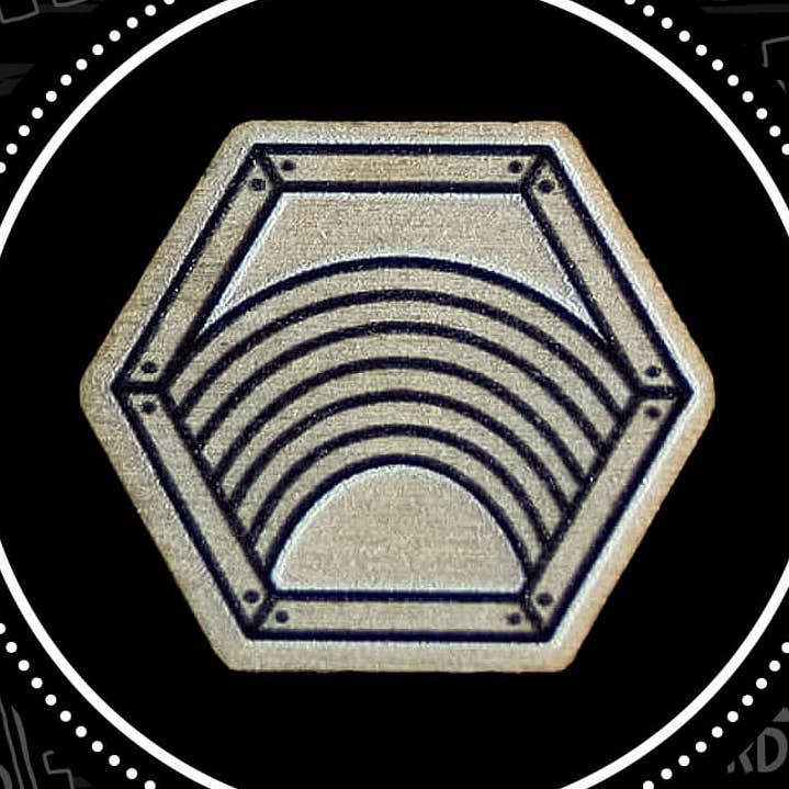 Regnbue i sekskant | LGBTQ+ Queer Gay Pride trælapel-pin for engroshandel hos That Queer Card Co