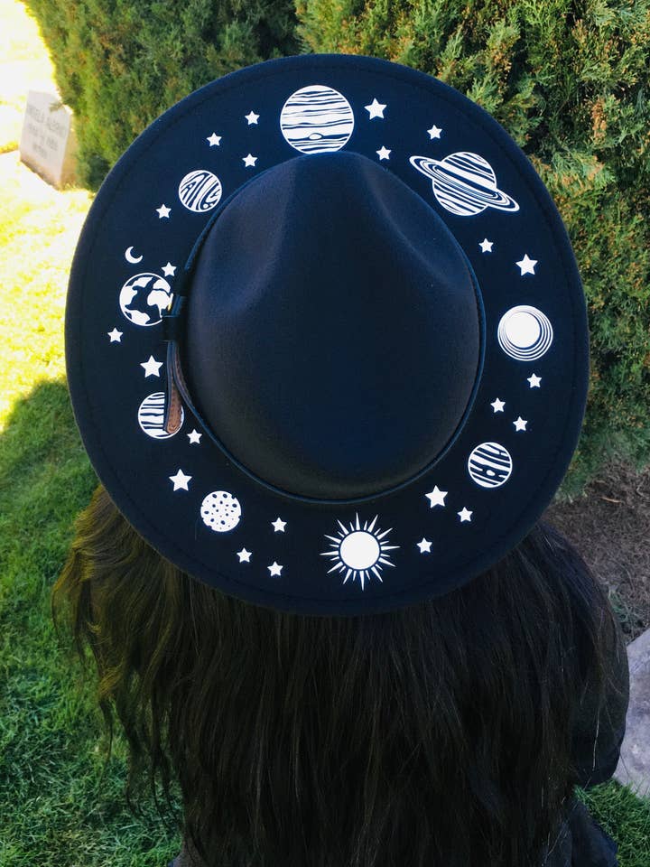 Veganistische vilthoed - Planetarium voor wholesale door Witchwood Bags