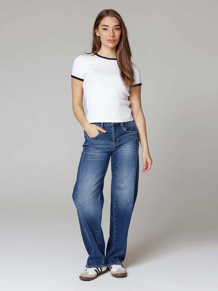 Middenblauwe jeans met tonvormige pijpen | De Kristin voor wholesale door Good Morning Universe EU