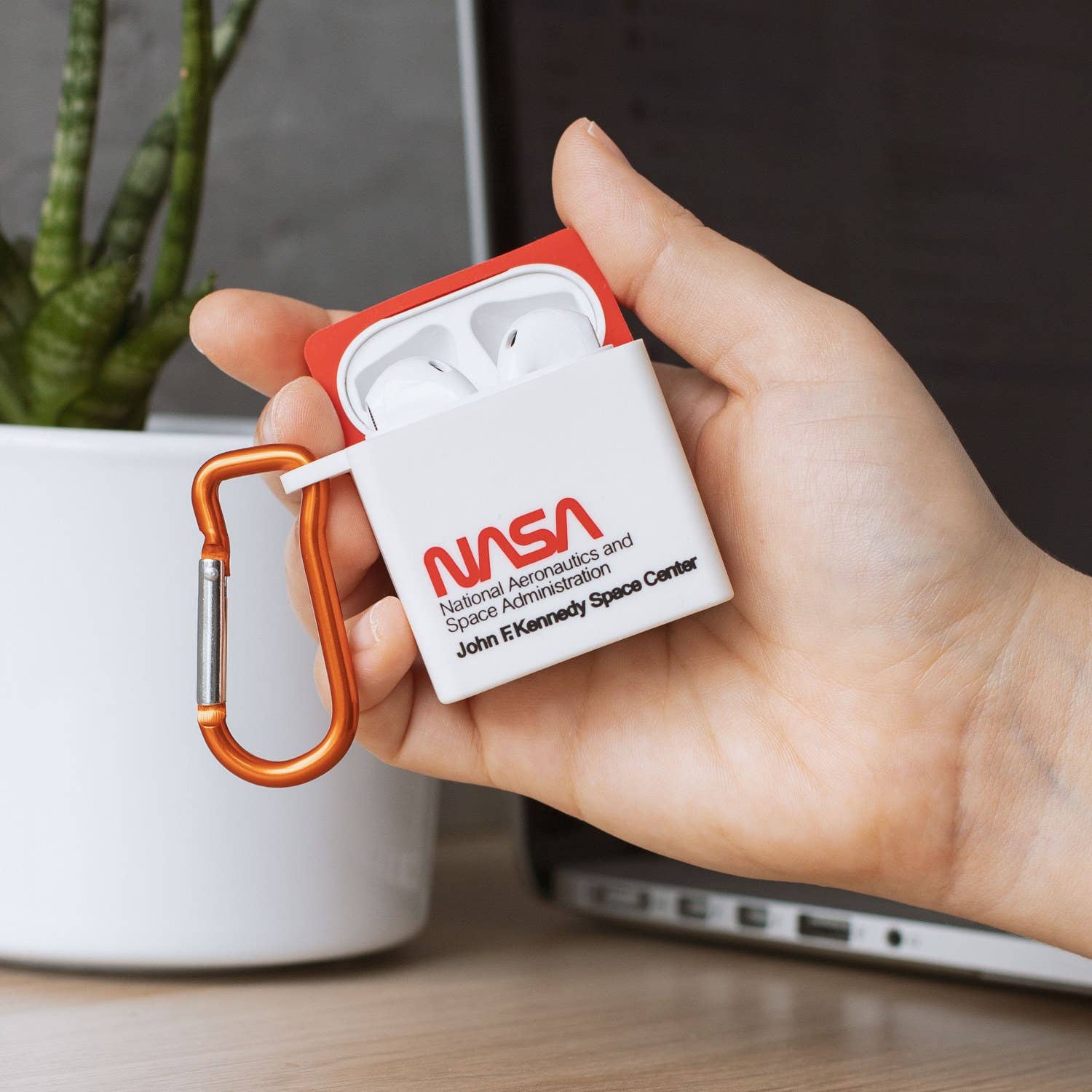 Mad Monkey GmbH - Venta al por mayor Fundas de auriculares AirPods/con cable - Hombre - Funda protectora para AirPods con diseño NASA