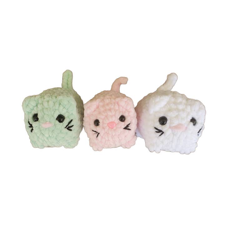 Crochet Mini Cat for wholesale by Cute N Sassy