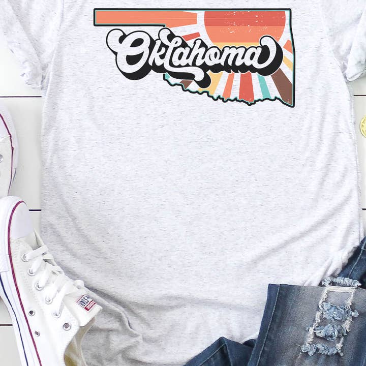Camiseta gráfica Oklahoma Retro State por atacado de Kissed Apparel