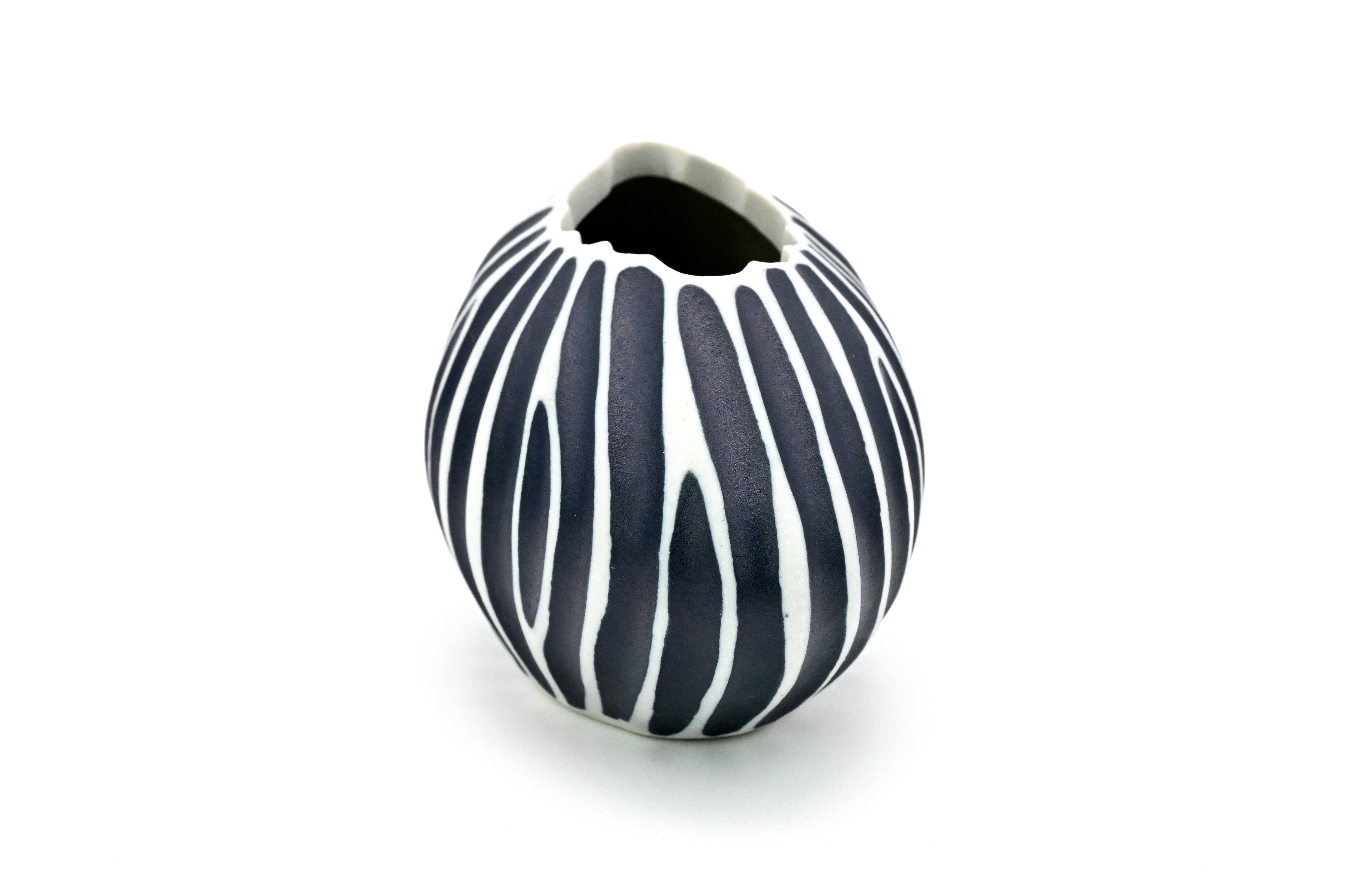 Art Floral Trading LLC - Venta al por mayor Floreros - 172BL6 JARRÓN OVALADO MINI S-Jarrón de Porcelana Hecho a Mano4