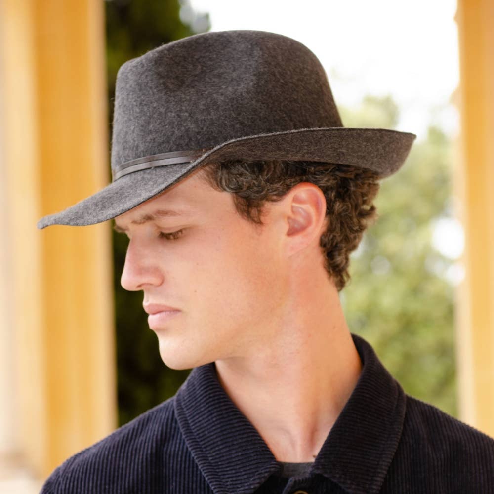 TRAVAUX EN COURS... – Großhandel Fedora-Hut – Damen – Filzhut mit Lederband und rohem Rand43