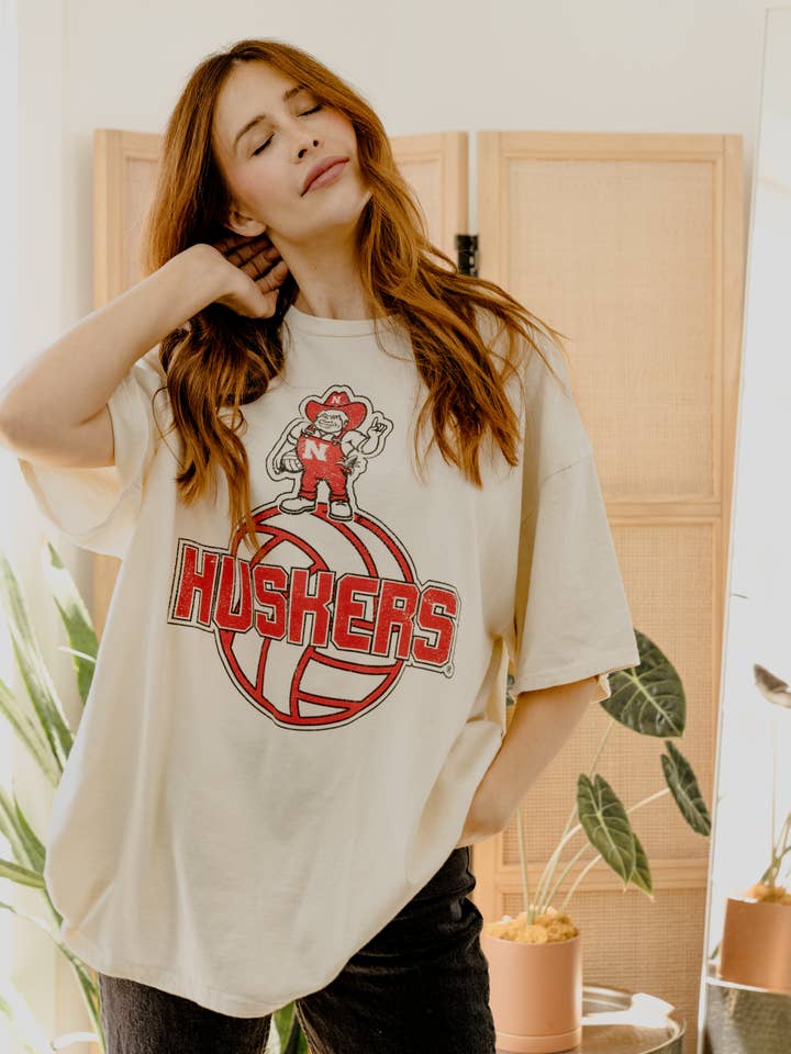 LivyLu - Wholesale Screen Printed T-Shirt - Unisex - Nebraska Huskers Volleyball Mascot Off White Thrifted Tee