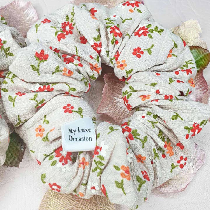 Chouchou côtelé fleuri beige pour la vente par My Luxe Occasion