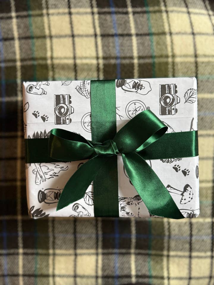 Explorez le papier cadeau noir et blanc | Dessiné à la main | The Wrap pour la vente par Little Rocks Design