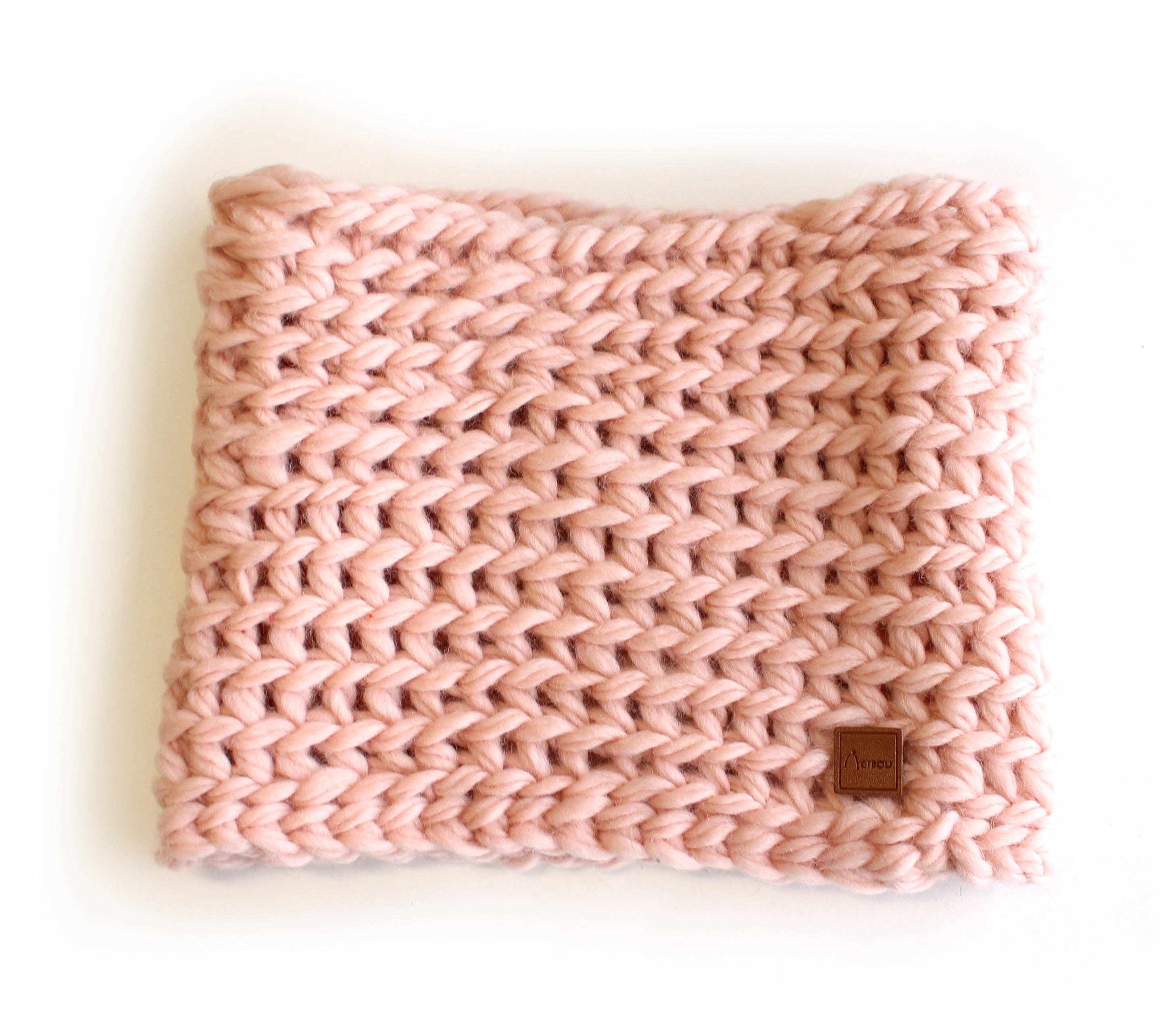 Gibou – wholesale Mössa - Dam – Handstickad halsvärmare3