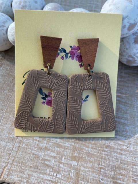 Boucles d'oreilles en forme de beigne trapèze marron pour la vente par Nina’s Attic