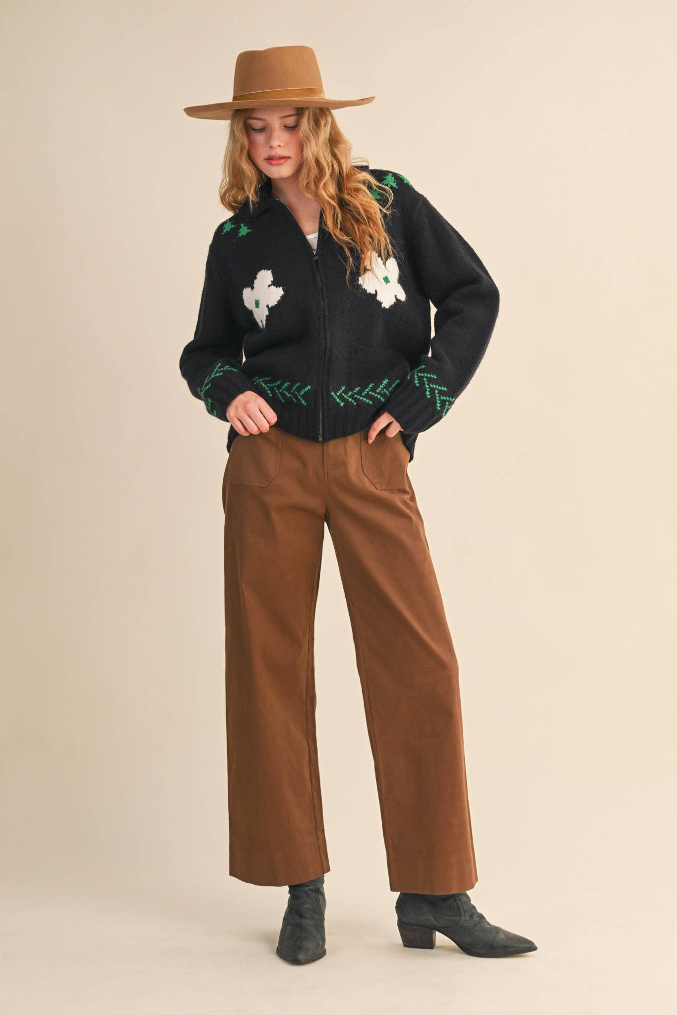 &MERCI - Wholesale Pants - Women's - HIGH WAIST WIDE LEG PANTS WITH WHIP STITCH TRIM MP421821