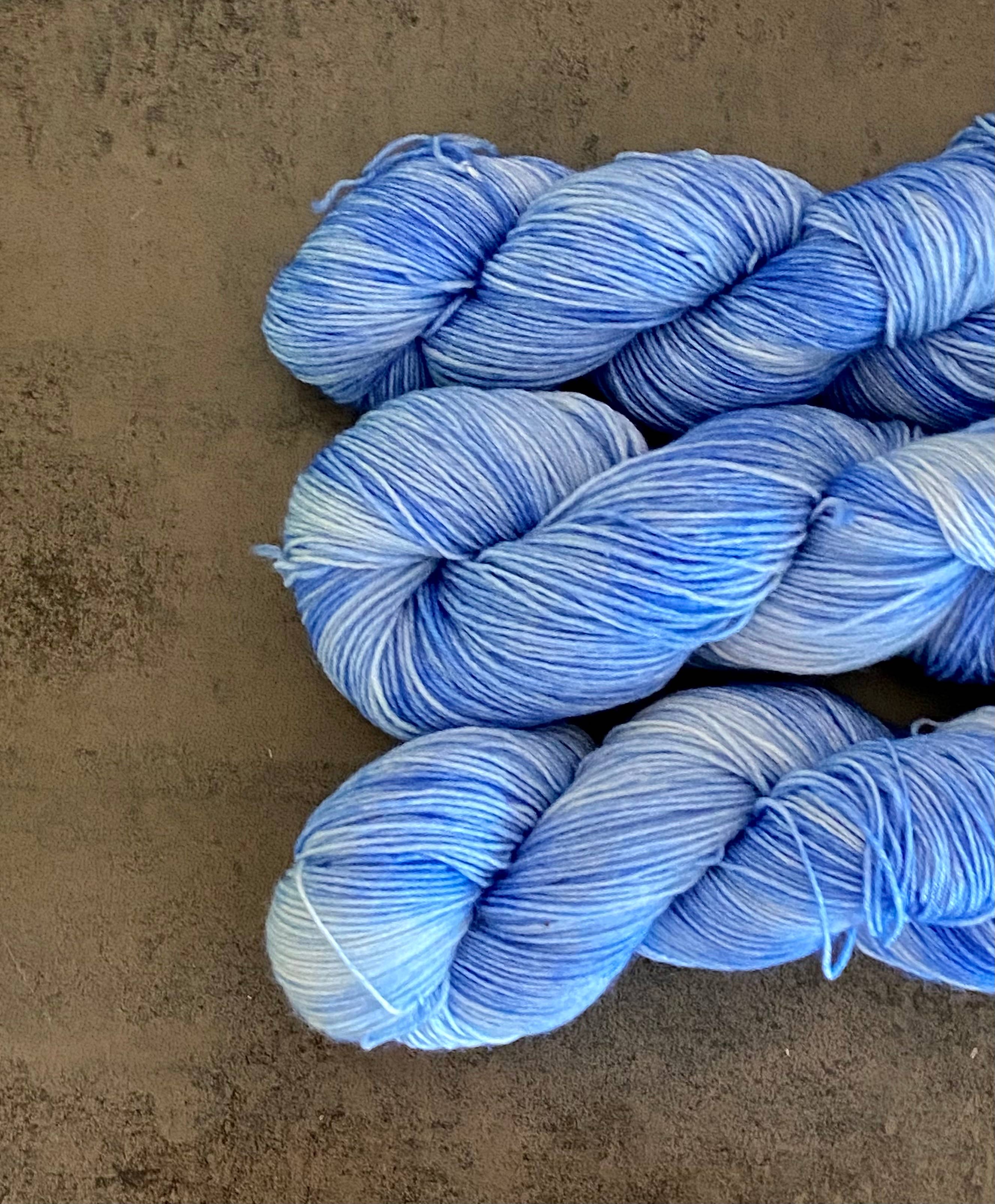 Die Wollwichtel - Vente Fils à tricoter - Laine teinte à la main 'Ice and Snow' en écheveau pour tricot et crochet4