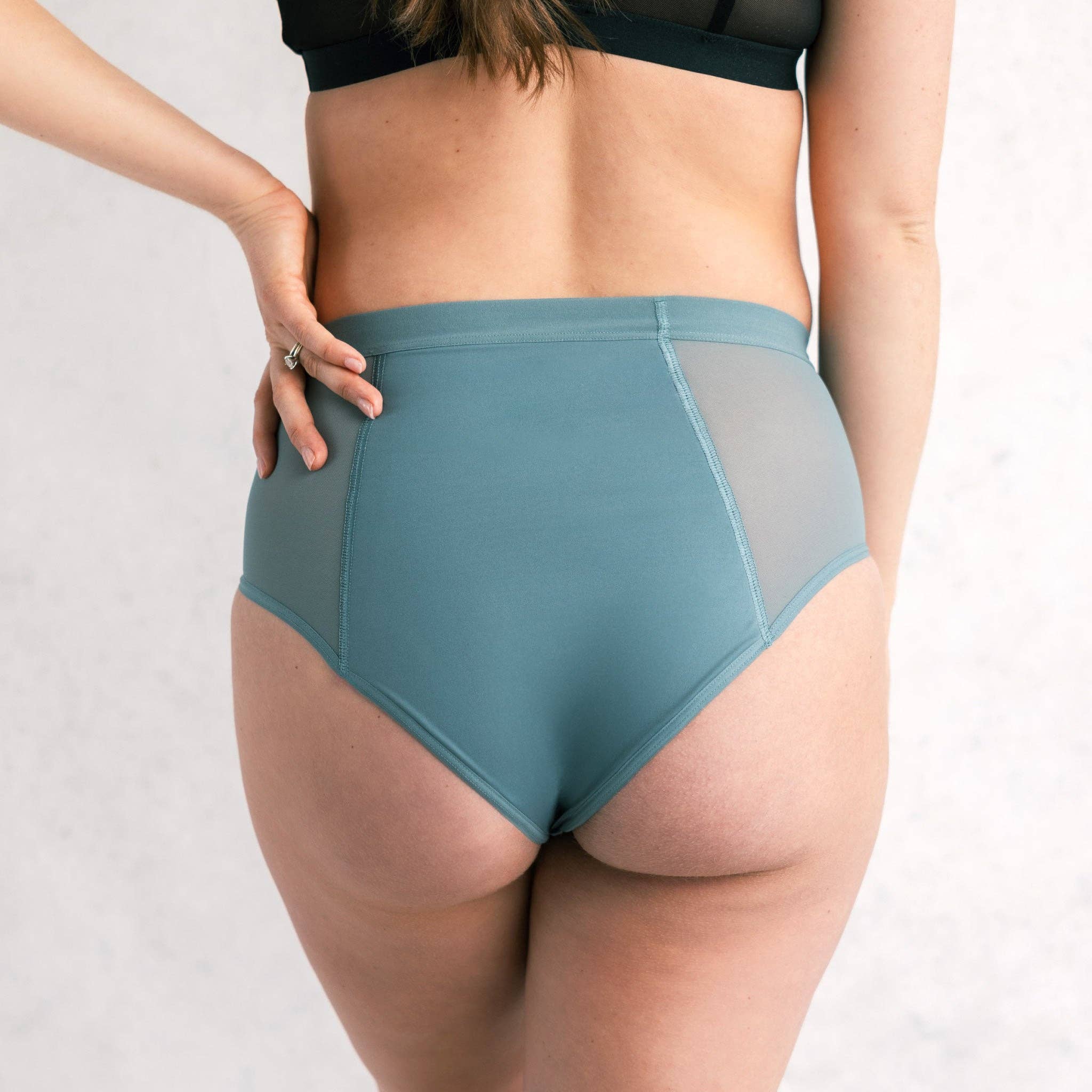 Saalt – wholesale Mensunderkläder - Dam – Tätslutande höga trosa med fransk skärning och full slinga – tungt flöde17