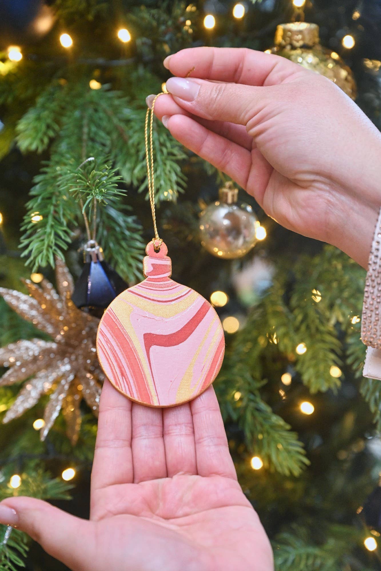 Paper Mirchi – wholesale Christmas card – Keepsake Marble Ornament Greeting Card - Bauble Joyful Red2