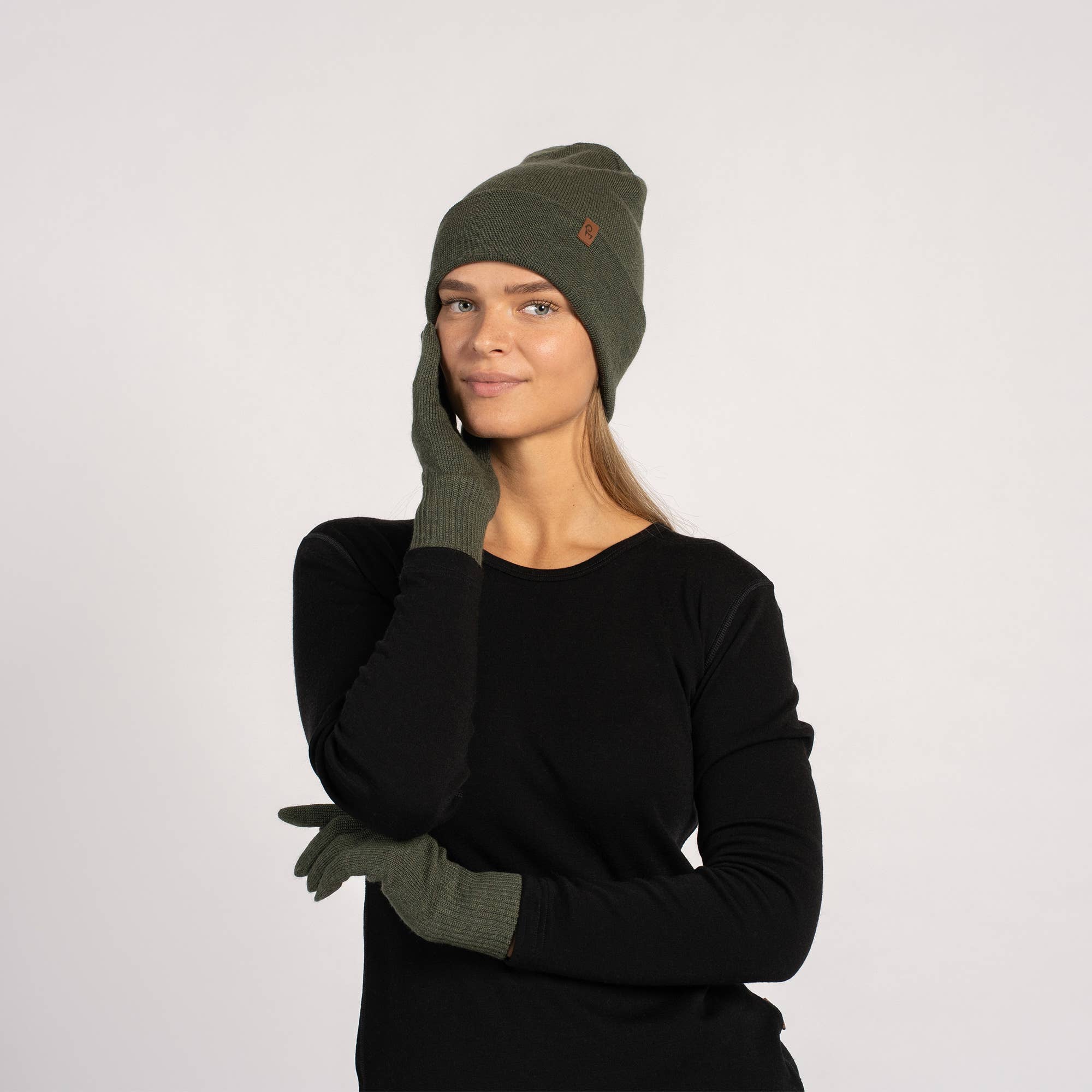 menique – wholesale Mössa - Dam – Damset med stickad mössa och handskar i 2 delar10