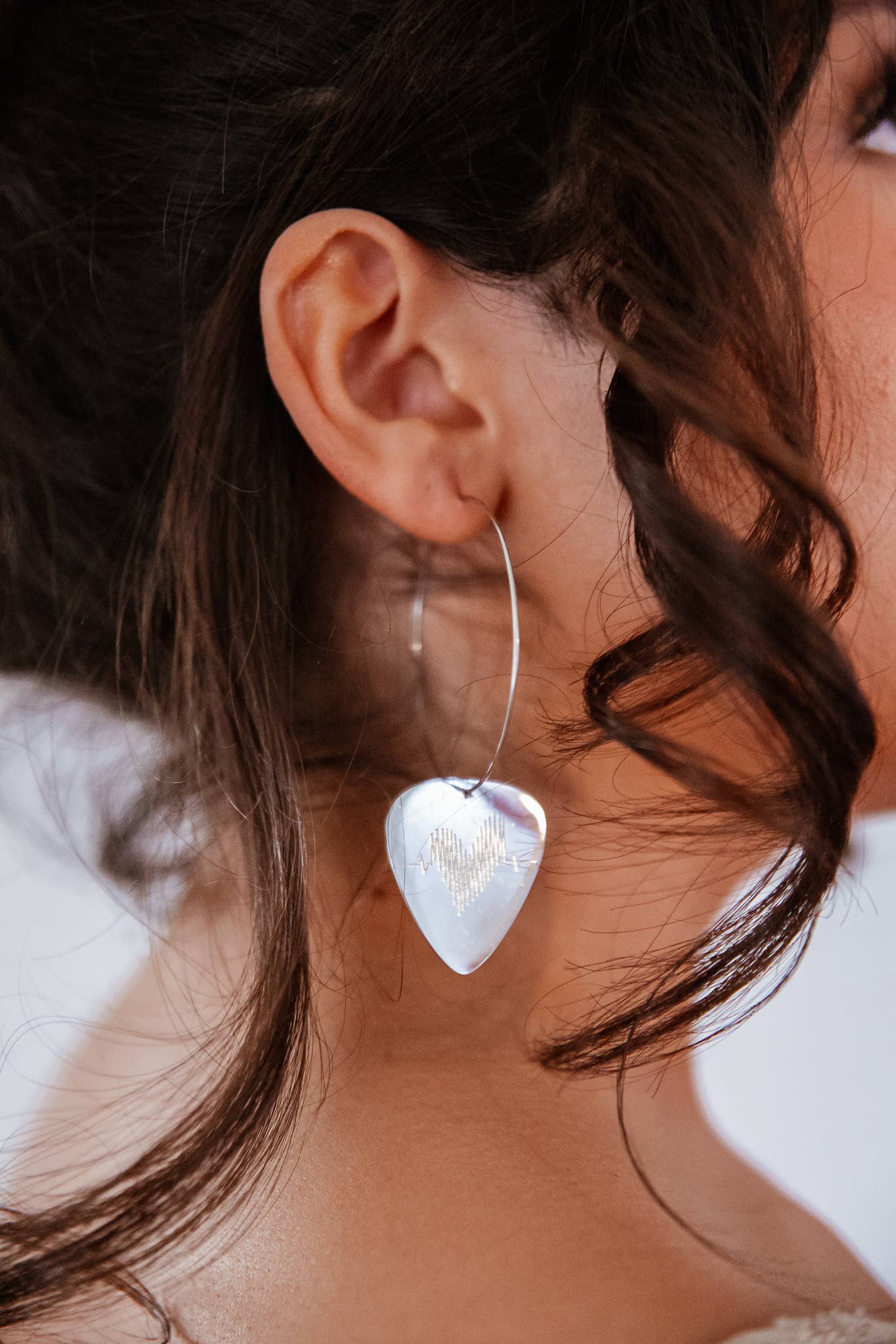 Groupie Love – wholesale Hängande örhängen – Rostfritt stål metall gitarr plocka Hoop-örhängen3